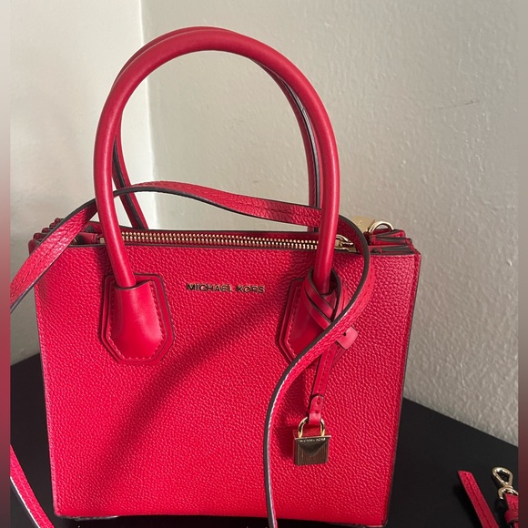 Michael Kors Purse. - Picture 6 of 6